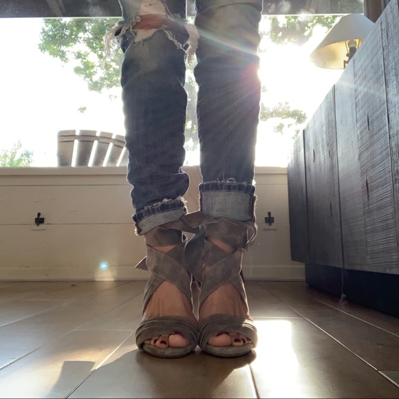 Raye - Picture 2 of 5